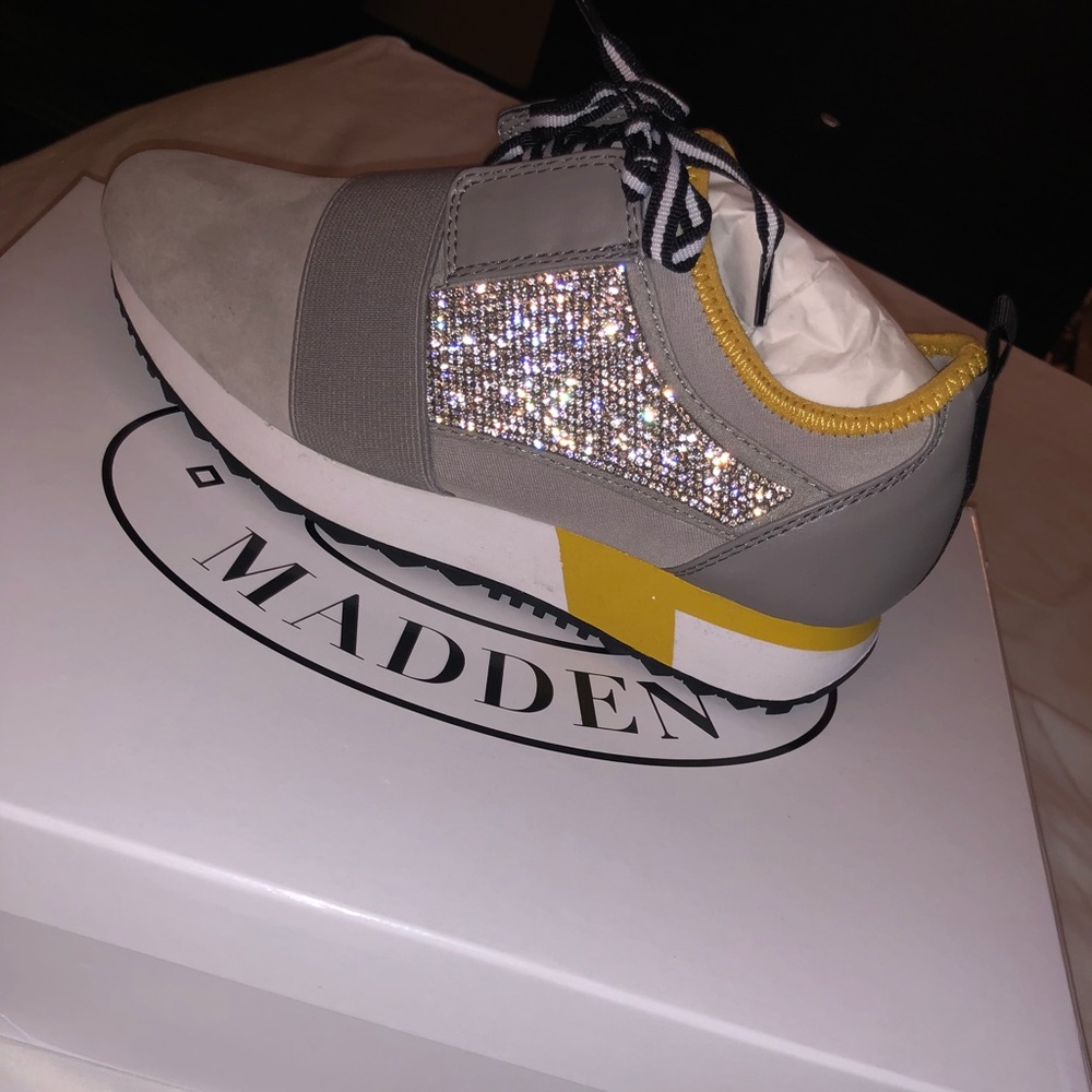 ‼️SOLD‼️ 🆕 Women’s Steve Madden